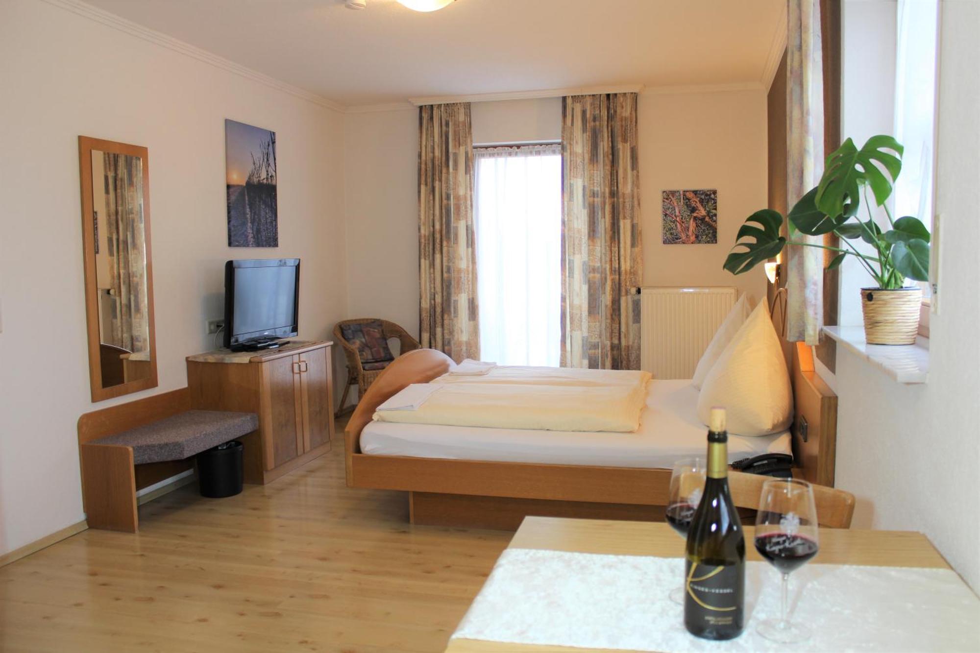 Winzerhotel Kinges-Kessel Morstadt Ngoại thất bức ảnh